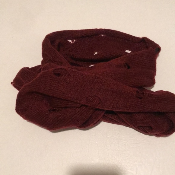 STEVE MADDEN maroon infinity scarf - Picture 4 of 8